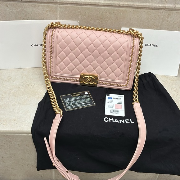 Chanel pink medium boy bag- matte gold chain - Picture 4 of 17